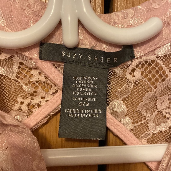 Sleeveless blouse with drop back - Picture 3 of 3